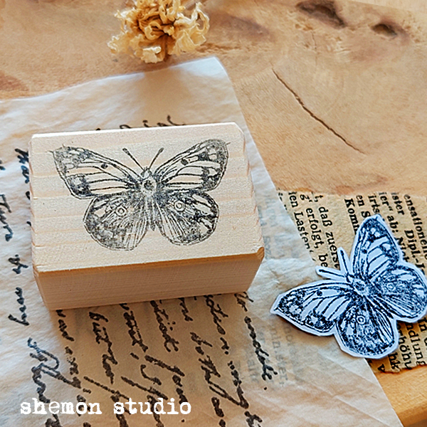 مهر چوبی پروانه ی قدیمی