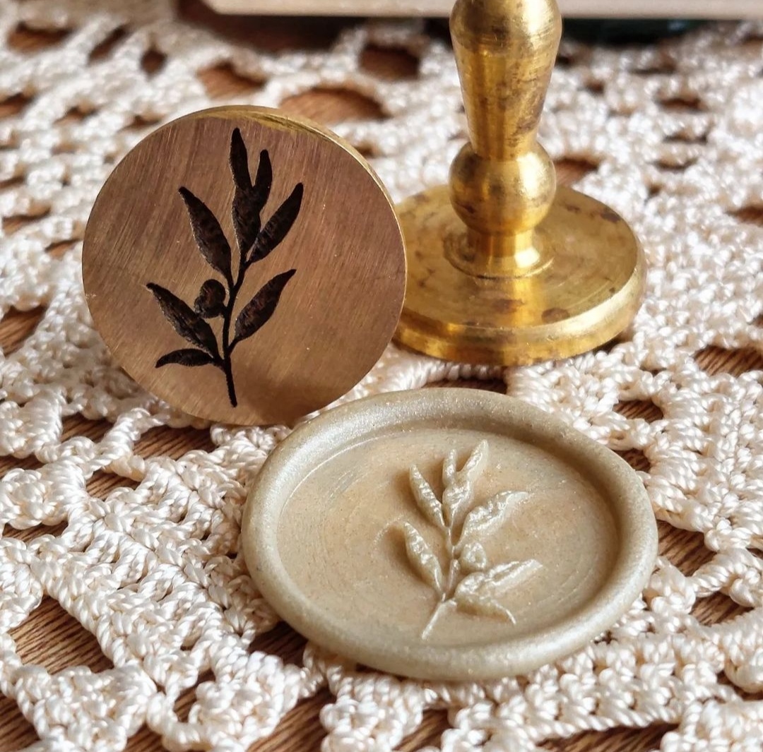 مهر برنجی دو سانتی طرح شاخه زیتون